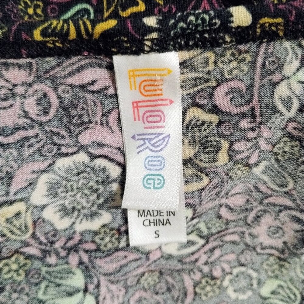 LuLaRoe (S) Patterned Classic Short Sleeve - Picture 5 of 9